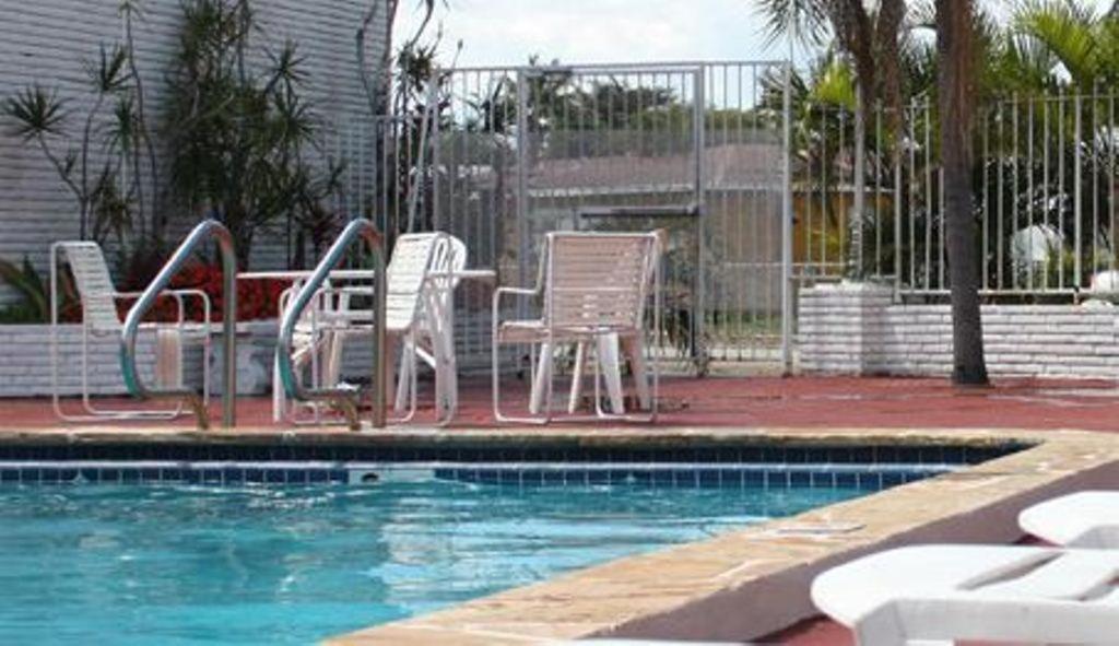 Beach And Town Motel Hollywood Exterior photo