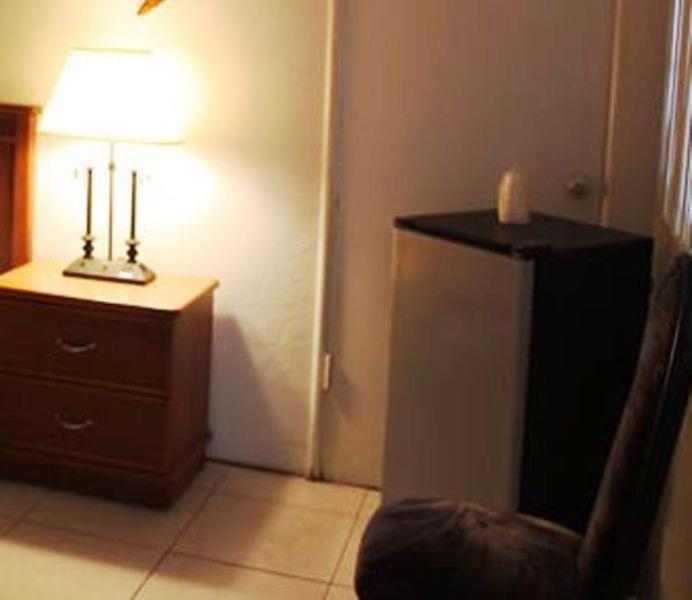 Beach And Town Motel Hollywood Room photo